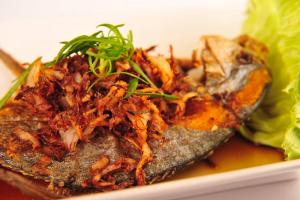 Fried Pompano With Shallot And Soy Sauce