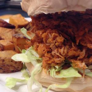 Pulled pork sandwich,
