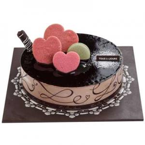 DARK GLAZE CHOCOLATE CAKE