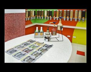 ice cream bar table