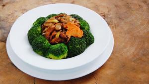 Stir Fry Beef with Imported Broccoli Flower