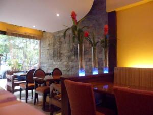 persia grill valero dining tables