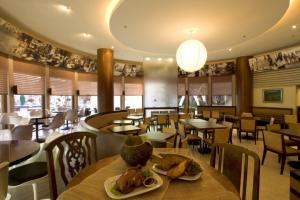 dining area top center view
